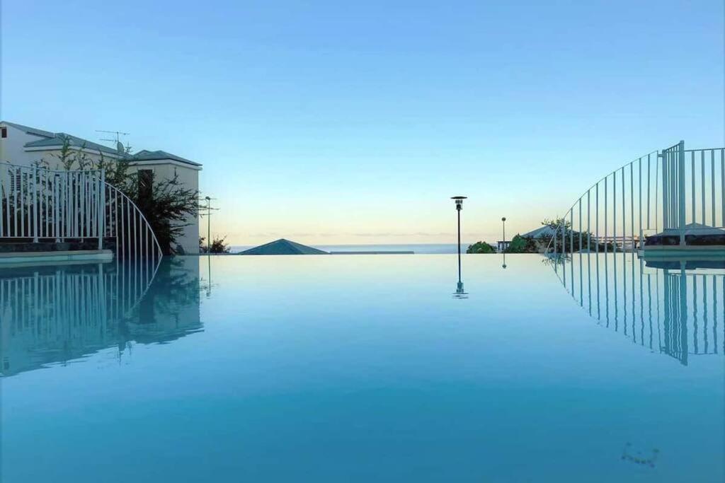 Beau T3 Litchi Vue Ocean Piscine Apartment แซ็งต์-จีลส์-เลส์-แบ็งส์ ภายนอก รูปภาพ